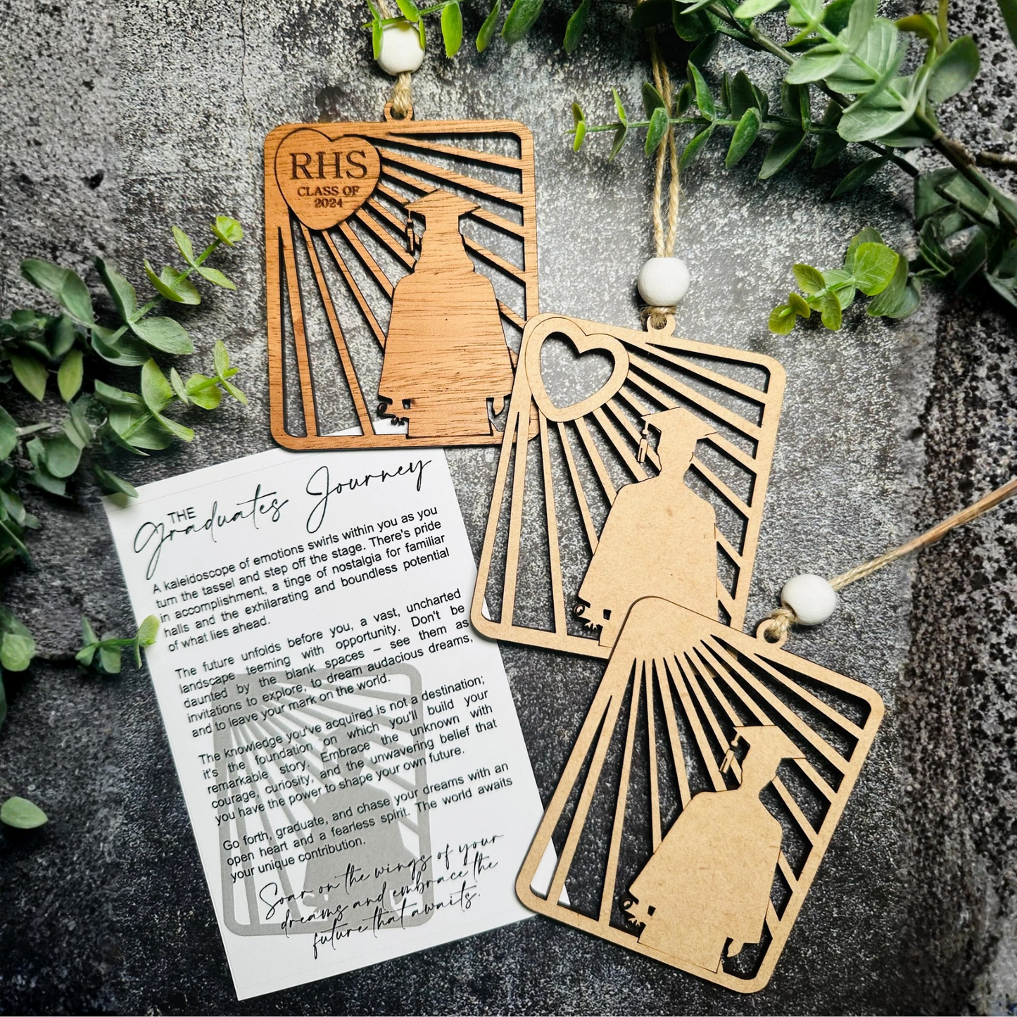 The Graduate's Journey - Wood Ornament | Graduation Gift | Story Card | Graduate | Personalized. Made in USA Come with Story Card (Cópia)