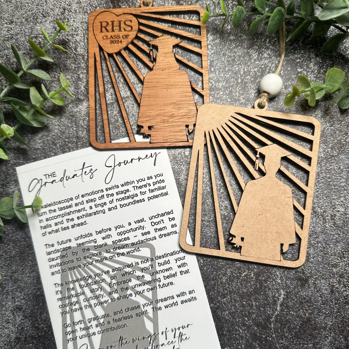 The Graduate's Journey - Wood Ornament | Graduation Gift | Story Card | Graduate | Personalized. Made in USA Come with Story Card (Cópia)