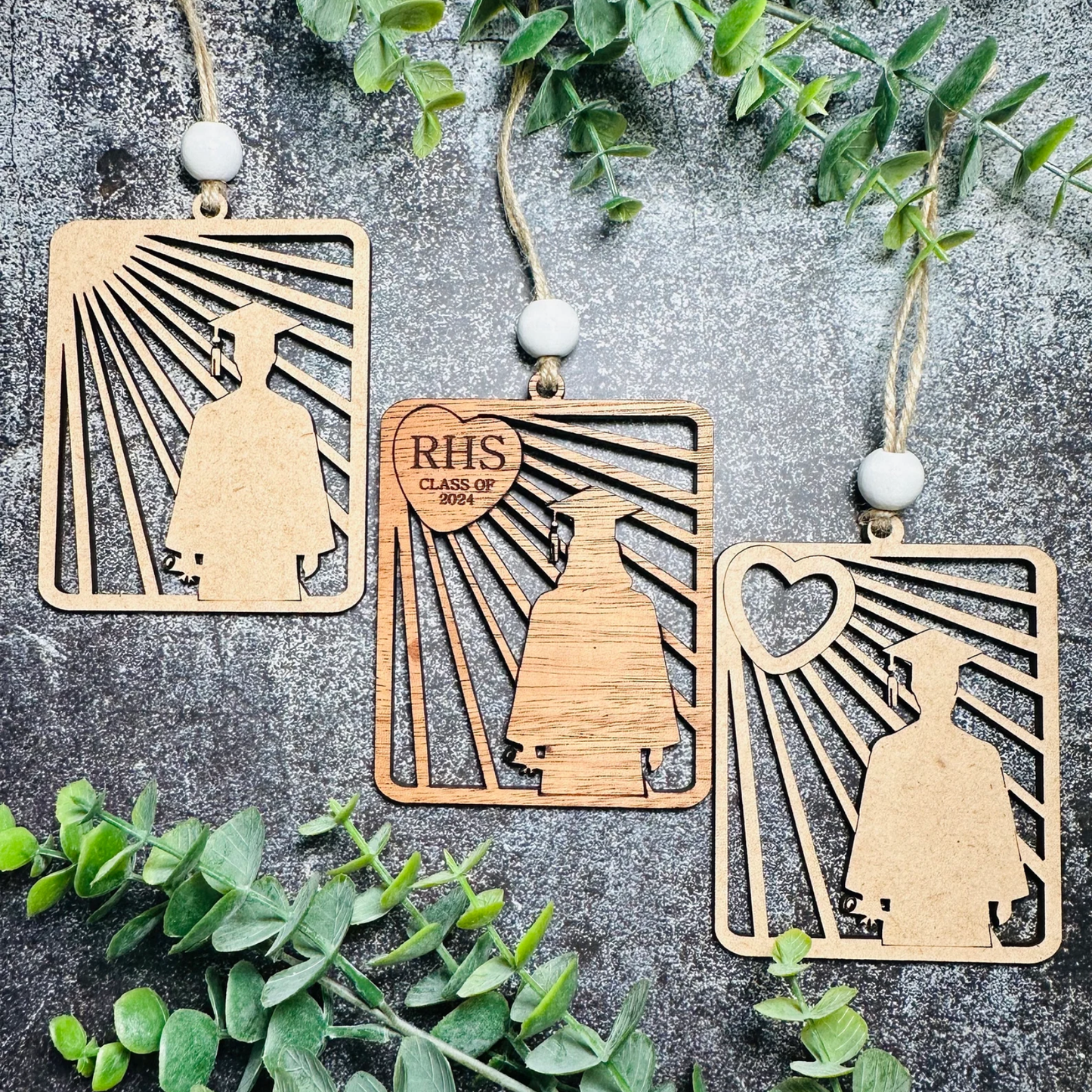 The Graduate's Journey - Wood Ornament | Graduation Gift | Story Card | Graduate | Personalized. Made in USA Come with Story Card (Cópia)
